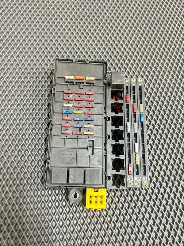 00015439615 Блок предохранителей для Mercedes-Benz Atego 2002
