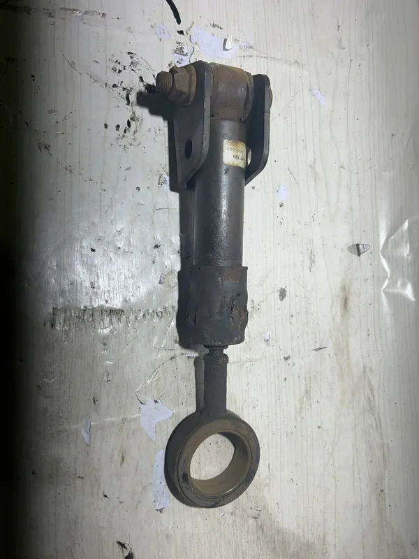 281700105380 Амортизатор кабины