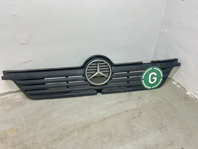 A9738800185 Решетка радиатора для Mercedes-Benz Atego 2002