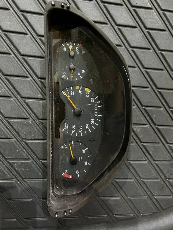 Панель приборов Mercedes-Benz 2105401248